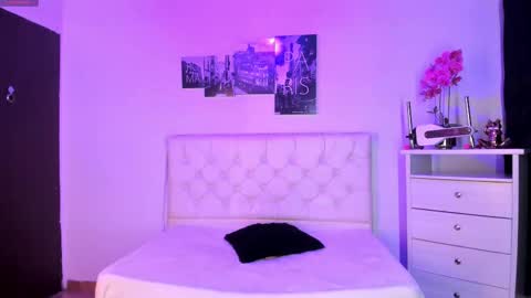Snapshot of soysilvanna_ chatting on 3, 10, 2025 online show from 3, 10, 2025