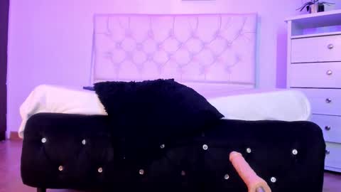 Snapshot of soysilvanna_ chatting on 5, 10, 2025 online show from 5, 10, 2025