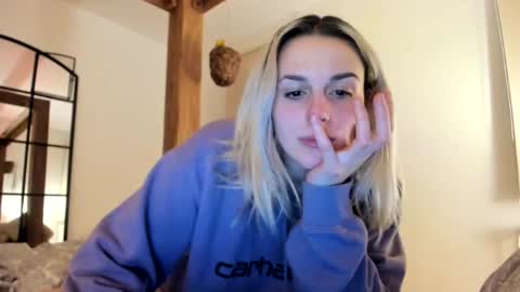 Spacegirl online show from 7, 1, 2025