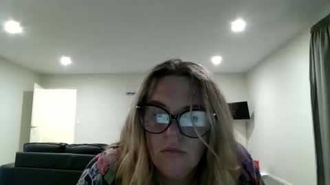 Snapshot of sparklesspark chatting on 12, 1, 2025 Sparkles online show from 12, 1, 2025