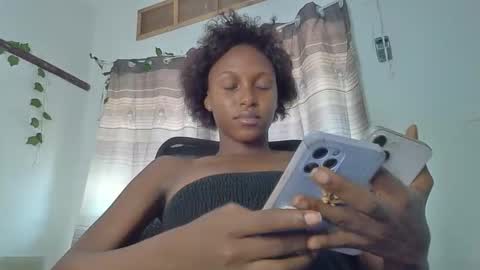 Snapshot of spicebae256 chatting on 2, 10, 2025 Smiles online show from 2, 10, 2025
