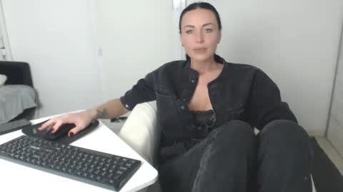 Carla online show from 25, 1, 2025