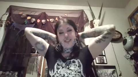 Snapshot of spirithalloqveen chatting on 14, 10, 2025 spirithalloqveen online show from 14, 10, 2025