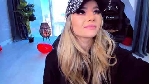 Anna online show from 5, 3, 2025