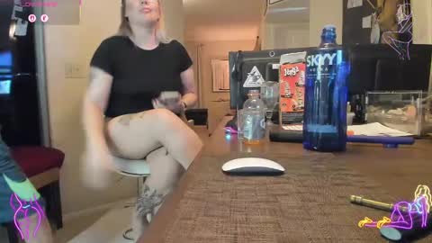 Snapshot of squirt_vip_room chatting on 27, 9, 2025 Roxy Day Mossimo Knight online show from 27, 9, 2025