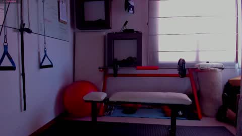 Snapshot of ssara_miranda chatting on 6, 5, 2026 Sara Miranda online show from 6, 5, 2026