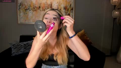 Stacy Woods online show from 3, 6, 2026