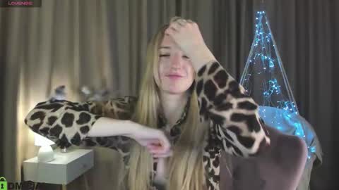 Stacy Mon Tue Wed Thu Fri Sun GMT GMT 3 1000am - 0400pm  online show from 3, 10, 2025