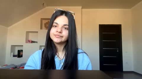 Snapshot of stacyhammargren chatting on 7, 10, 2025 Olivia online show from 7, 10, 2025