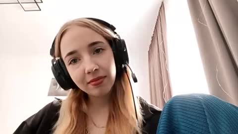 Snapshot of stacyscholle chatting on 18, 2, 2026 Mila online show from 18, 2, 2026