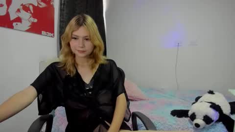 starmoonly online show from 1, 12, 2025