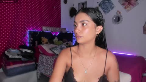 Im MiaIts my first day here  online show from 29, 1, 2025