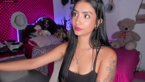 Im MiaIts my first day here  online show from 1, 2, 2025