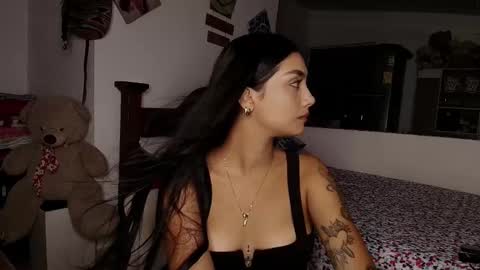 Im MiaIts my first day here  online show from 16, 9, 2025