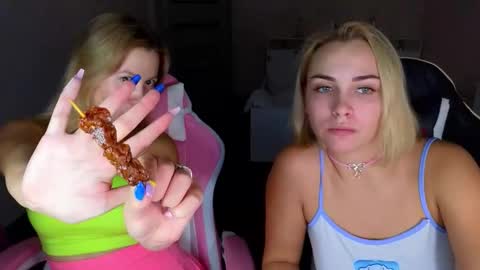 Snapshot of stefany_and_bettany chatting on 25, 9, 2025 stefany_and_bettany online show from 25, 9, 2025