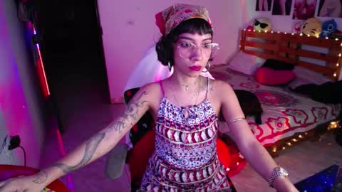   online show from 1, 11, 2025