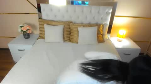 Stella Nelson online show from 15, 10, 2025