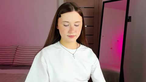 stella_sunny online show from 9, 10, 2025