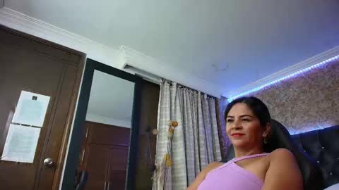 Estella online show from 9, 10, 2025