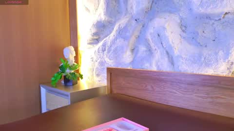 S T E L L A online show from 20, 4, 2026