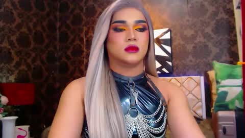 CALL ME STELLA online show from 5, 1, 2025