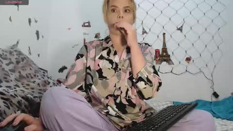 Snapshot of stephaniewild chatting on 2, 10, 2025 Stephanie online show from 2, 10, 2025
