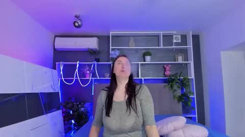 Snapshot of stephierousee chatting on 27, 4, 2026 Stephie online show from 27, 4, 2026