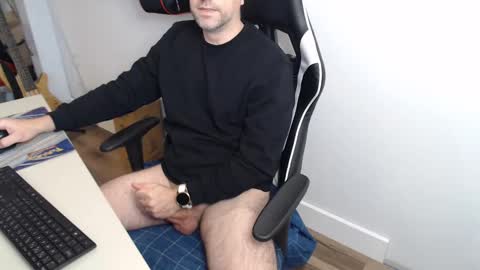 steve_oo8 online show from 8, 1, 2025