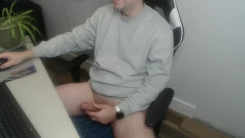 steve_oo8 online show from 4, 2, 2025