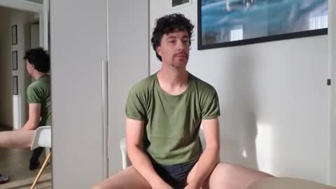 Snapshot of sti270452 chatting on 27, 10, 2025 Jenk online show from 27, 10, 2025