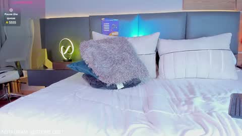 Stone Lee  online show from 6, 1, 2025