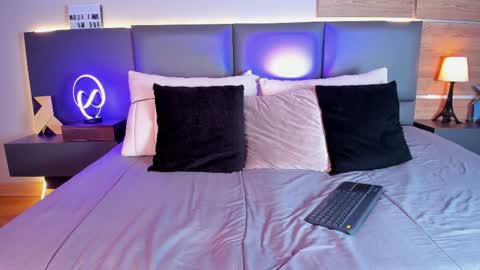 Stone Lee  online show from 5, 2, 2025