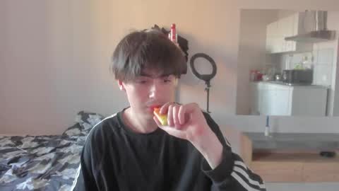 Snapshot of stralght_twinks chatting on 5, 6, 2026 Ray online show from 5, 6, 2026