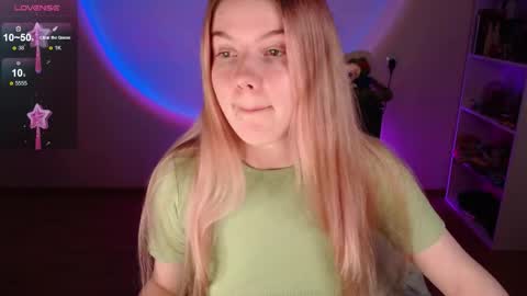 Snapshot of strawberry_juli chatting on 15, 2, 2026 Juli online show from 15, 2, 2026