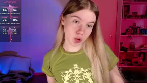 Snapshot of strawberry_juli chatting on 15, 6, 2026 Juli online show from 15, 6, 2026
