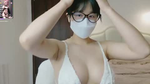 Snapshot of strawberry_loveee chatting on 15, 7, 2026 strawberry_loveee online show from 15, 7, 2026