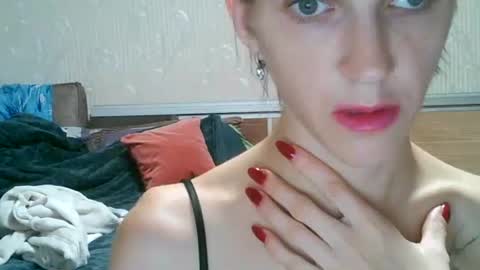 Snapshot of strawberry_storm chatting on 4, 10, 2025 Strawberry Storm online show from 4, 10, 2025