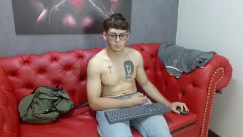 Snapshot of stuart_white chatting on 13, 9, 2025 stuart_white online show from 13, 9, 2025