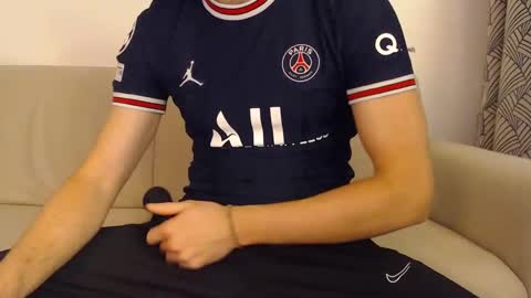 Snapshot of studfromparis chatting on 9, 2, 2025 Stud From Paris online show from 9, 2, 2025