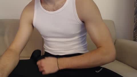 Snapshot of studfromparis chatting on 18, 2, 2025 Stud From Paris online show from 18, 2, 2025