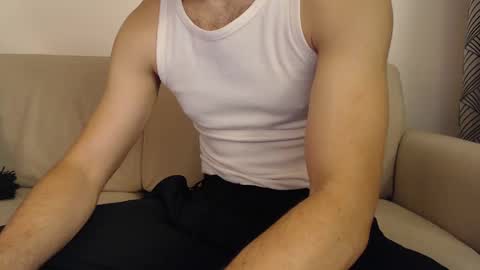Snapshot of studfromparis chatting on 20, 2, 2025 Stud From Paris online show from 20, 2, 2025
