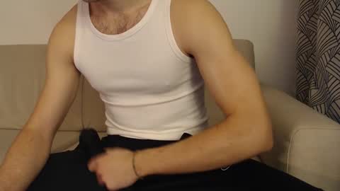 Snapshot of studfromparis chatting on 27, 2, 2025 Stud From Paris online show from 27, 2, 2025