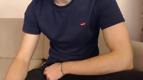 Snapshot of studfromparis chatting on 8, 3, 2025 Stud From Paris online show from 8, 3, 2025
