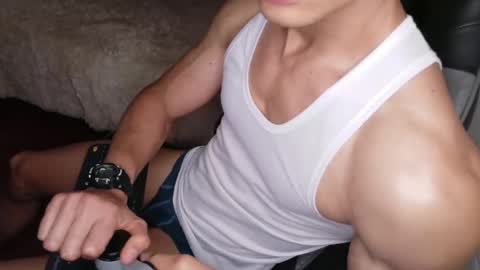 stylish man online show from 29, 4, 2026