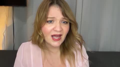 Snapshot of submissivescarletxo chatting on 15, 5, 2026 Scarlet online show from 15, 5, 2026
