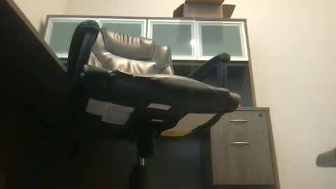 suckonthis318 online show from 10, 3, 2025