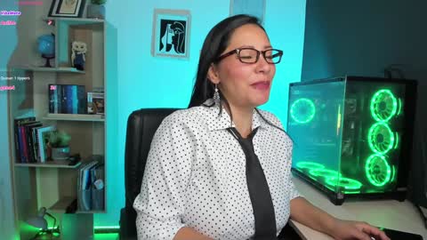 Snapshot of sue_wolls chatting on 12, 1, 2025 Andrea online show from 12, 1, 2025