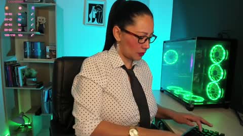 Snapshot of sue_wolls chatting on 13, 1, 2025 Andrea online show from 13, 1, 2025