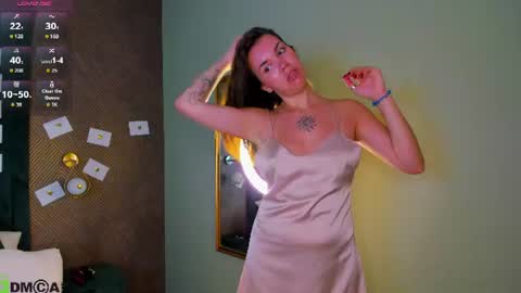 Snapshot of suee_larson chatting on 29, 7, 2026 Sue online show from 29, 7, 2026
