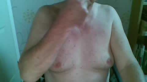Snapshot of suffolkboy4 chatting on 28, 4, 2026 suffolkboy4 online show from 28, 4, 2026